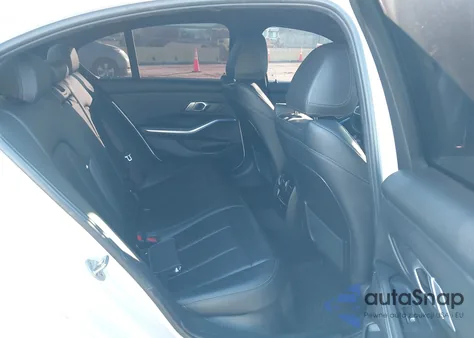 2022 BMW 330I xDrive z USA, uszkodzony, nr VIN 3MW5R7J04N8C25065